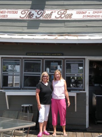 Linda M. (of Columbus, OH) and I enjoyed lunch at "The Rah Bar" at Latitude 31 Restaurant, overlooking the Jekyll River.  We both had the salad with grilled local shrimp.  Yum!  