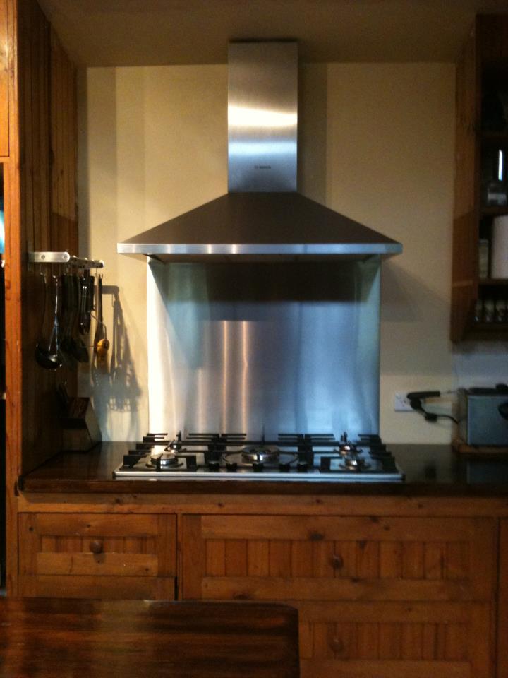 Cooktop, rangehood and splashback. The colour on the wall doesn't show up very well, but it is a pale yellow.