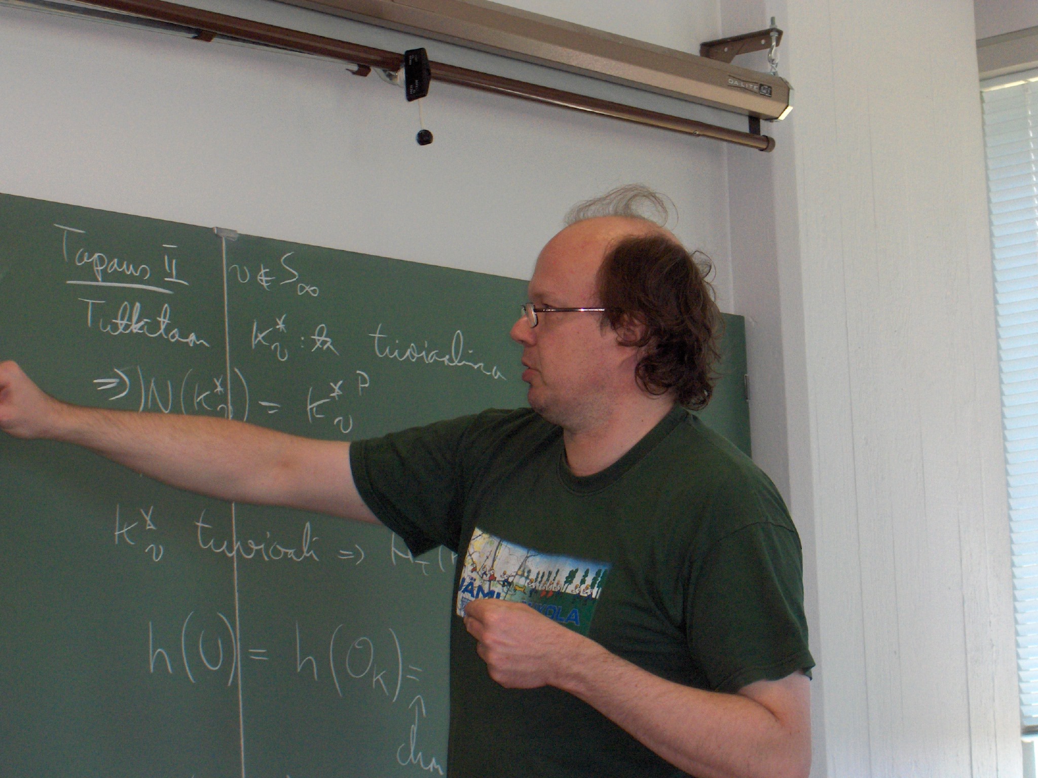 A fat bloke teaching class field theory in Finnish