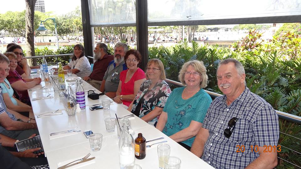 L-R: Grasshopper, her hubby Warren, Greg and Nola, Rolanda, Vicki/Victoria and hubby Kevin.