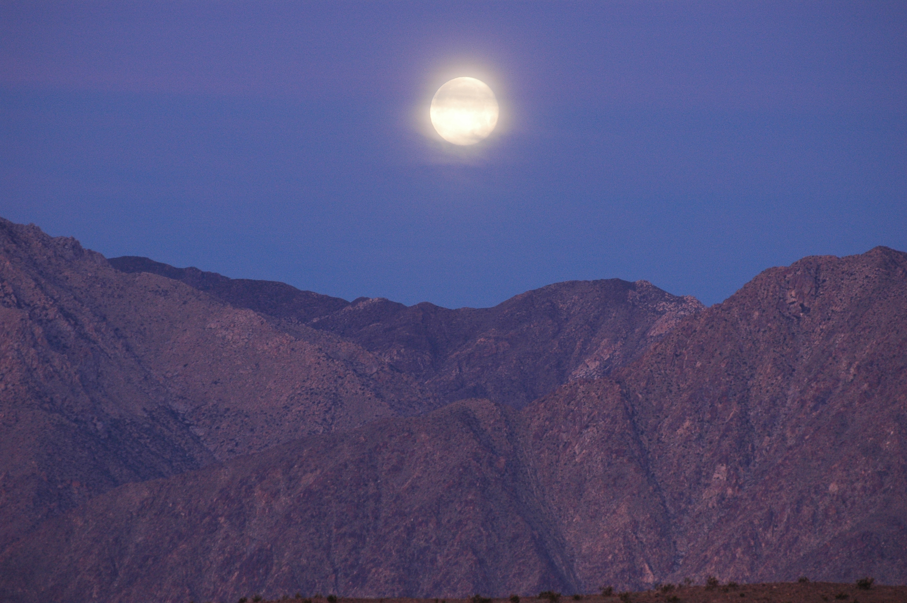 The moon over the Lagunas