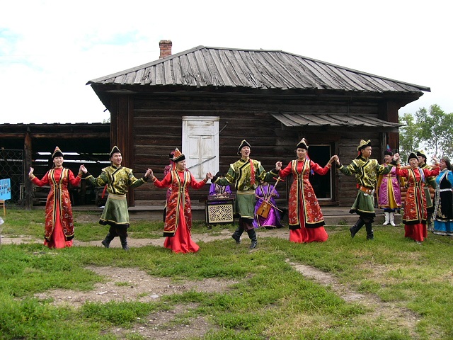 We visited a local group on our way to Lake Baikal who entertained our group with singing and dancing, some of which we joined in with them. 