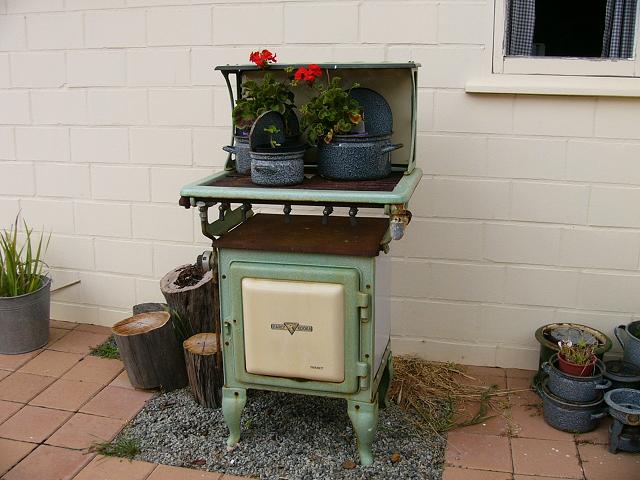 "The Lily" restaurant near the foot of the Stirling Ranges. 
What a good use for an old Metters stove!