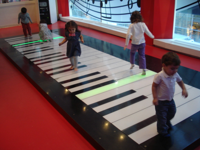 Here is that giant piano that Tom Hanks danced on in the movie "Big". Darn. Those little darlings wouldn't let me on.