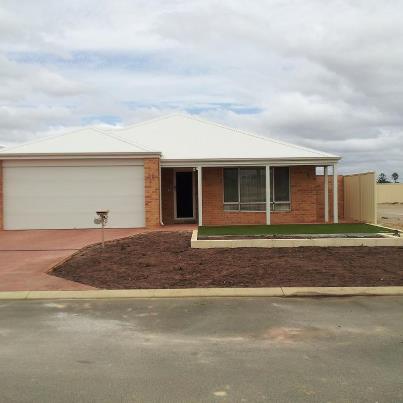 Landscaping Stage 1 finished. 22nd Feb 2013
When weather cools off. Plants will be going in. 