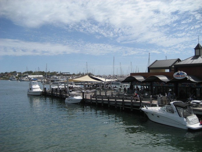 We had lunch sitting under the Shadecloth Sails, overlooking the canels and boats.