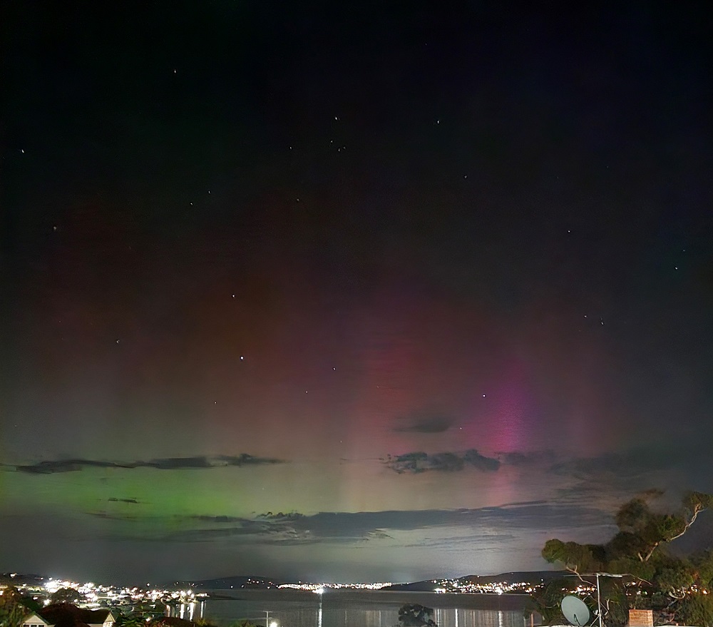 Aurora Australis from our front deck Monday 24th April @ about 2100hrs