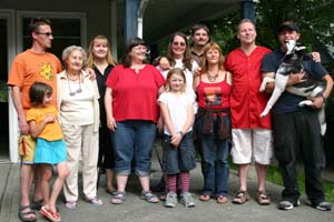 In back: Dani-Bev's daughter,My son Michael
In front: Chelsea-Mike's daughter,My Amber and Kyle with Nuka.
July 1, 2007 Family reunion in Vancouver