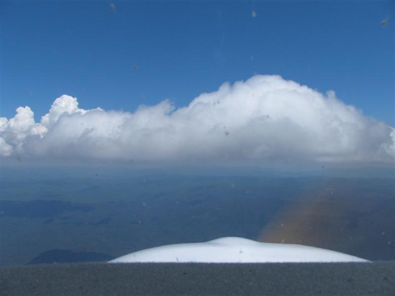 I think I can fit between the hills and that cloud!